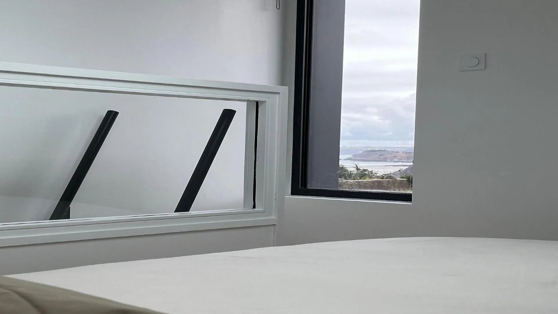Lejlighed Studio With Terrace And Superb Sea View Locquirec