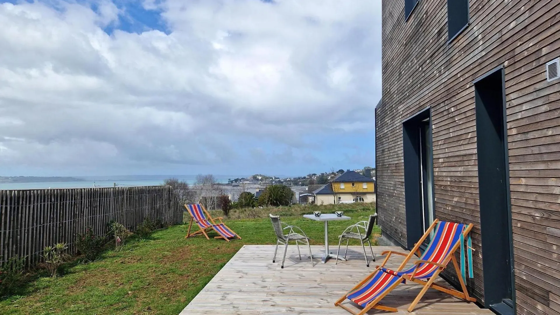 Studio With Terrace And Superb Sea View Locquirec